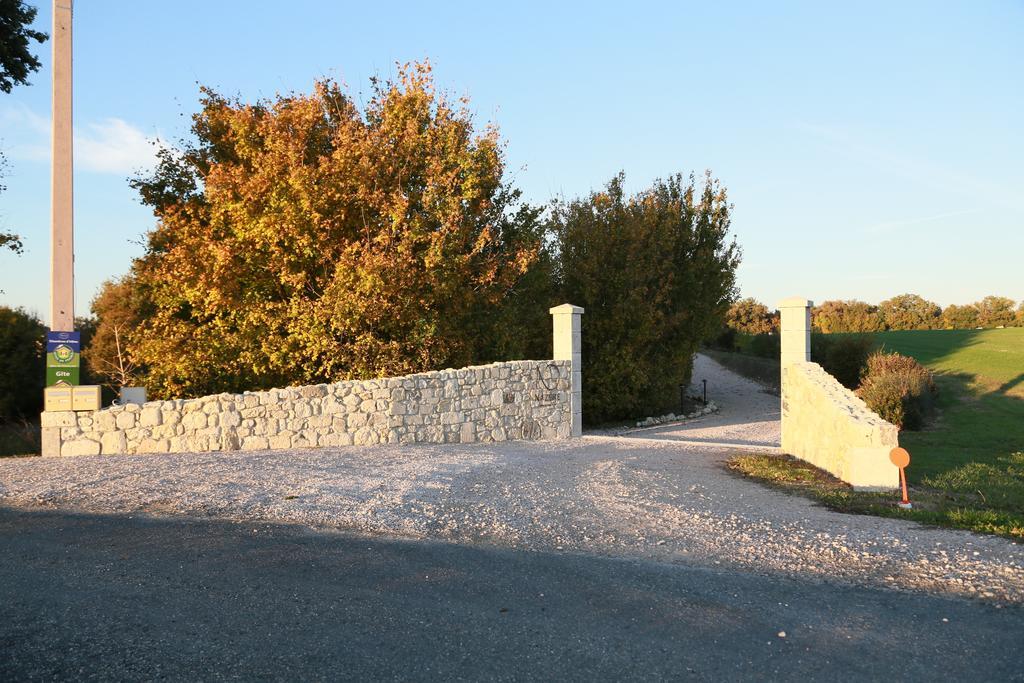 Chambres D'Hotes Domaine De Nazere Avezan Bagian luar foto