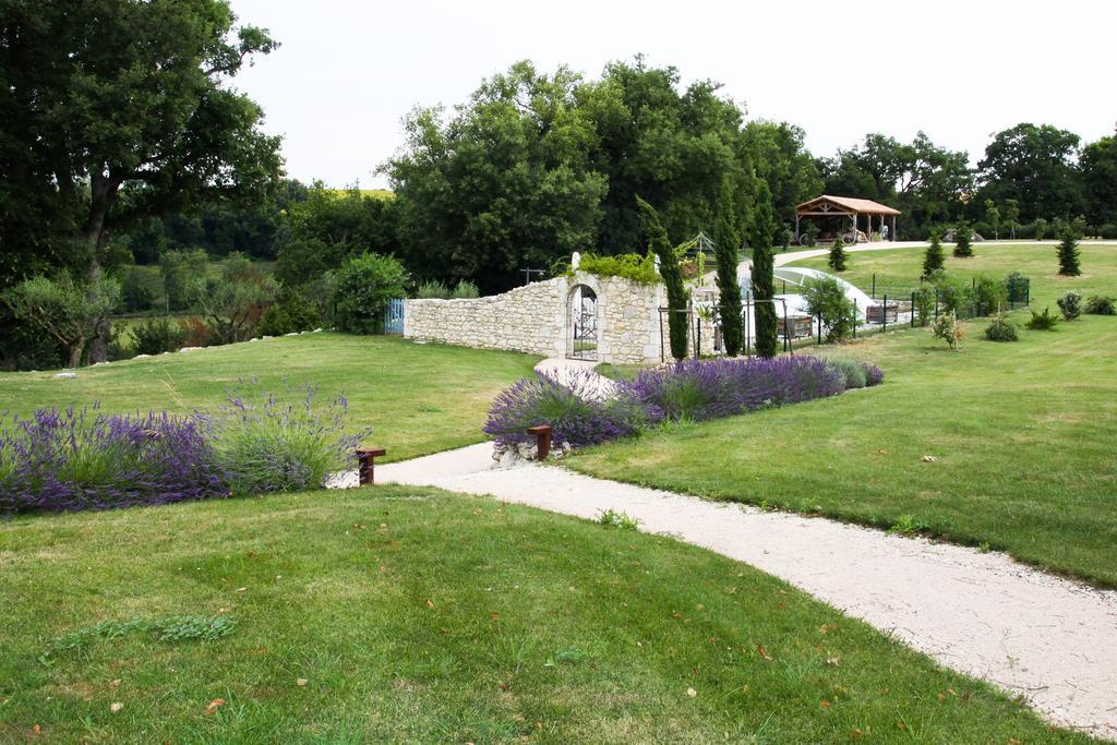 Chambres D'Hotes Domaine De Nazere Avezan Bagian luar foto