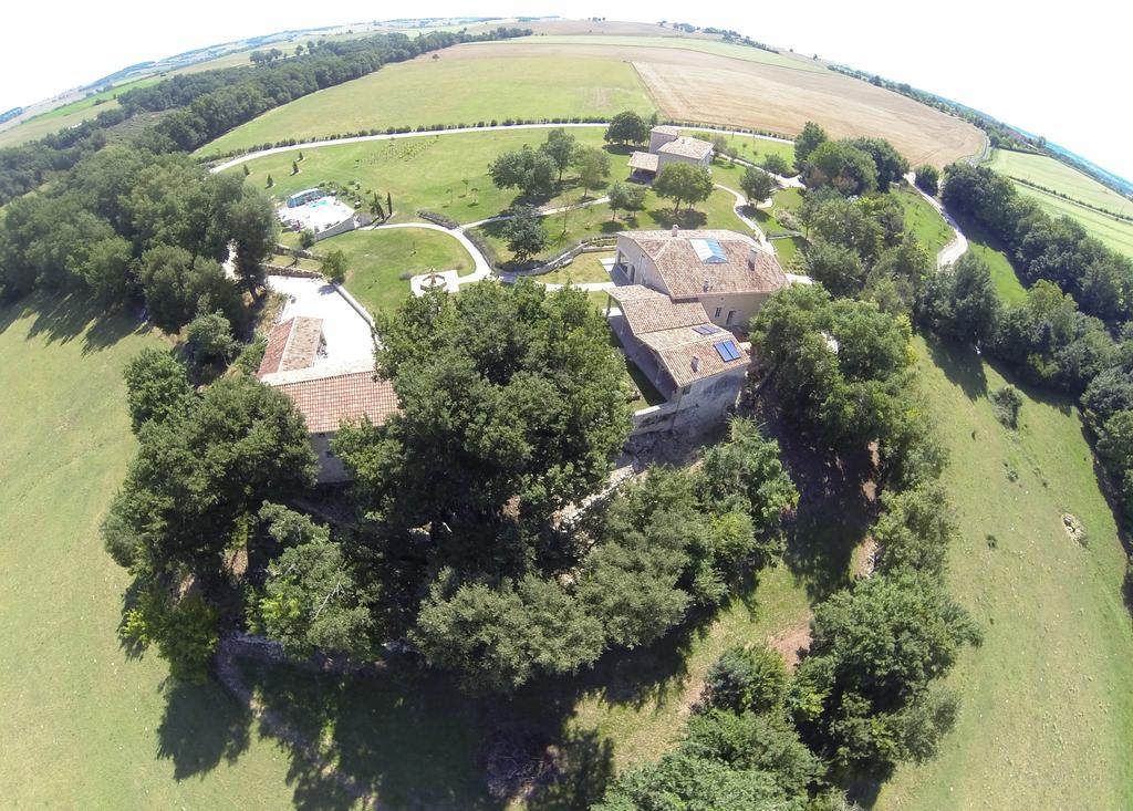 Chambres D'Hotes Domaine De Nazere Avezan Bagian luar foto