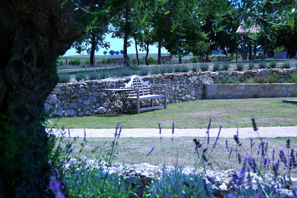 Chambres D'Hotes Domaine De Nazere Avezan Bagian luar foto